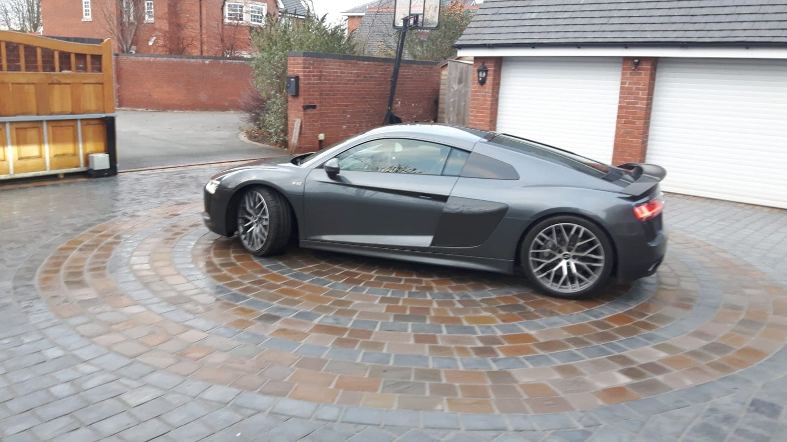 Circular block paving driveway