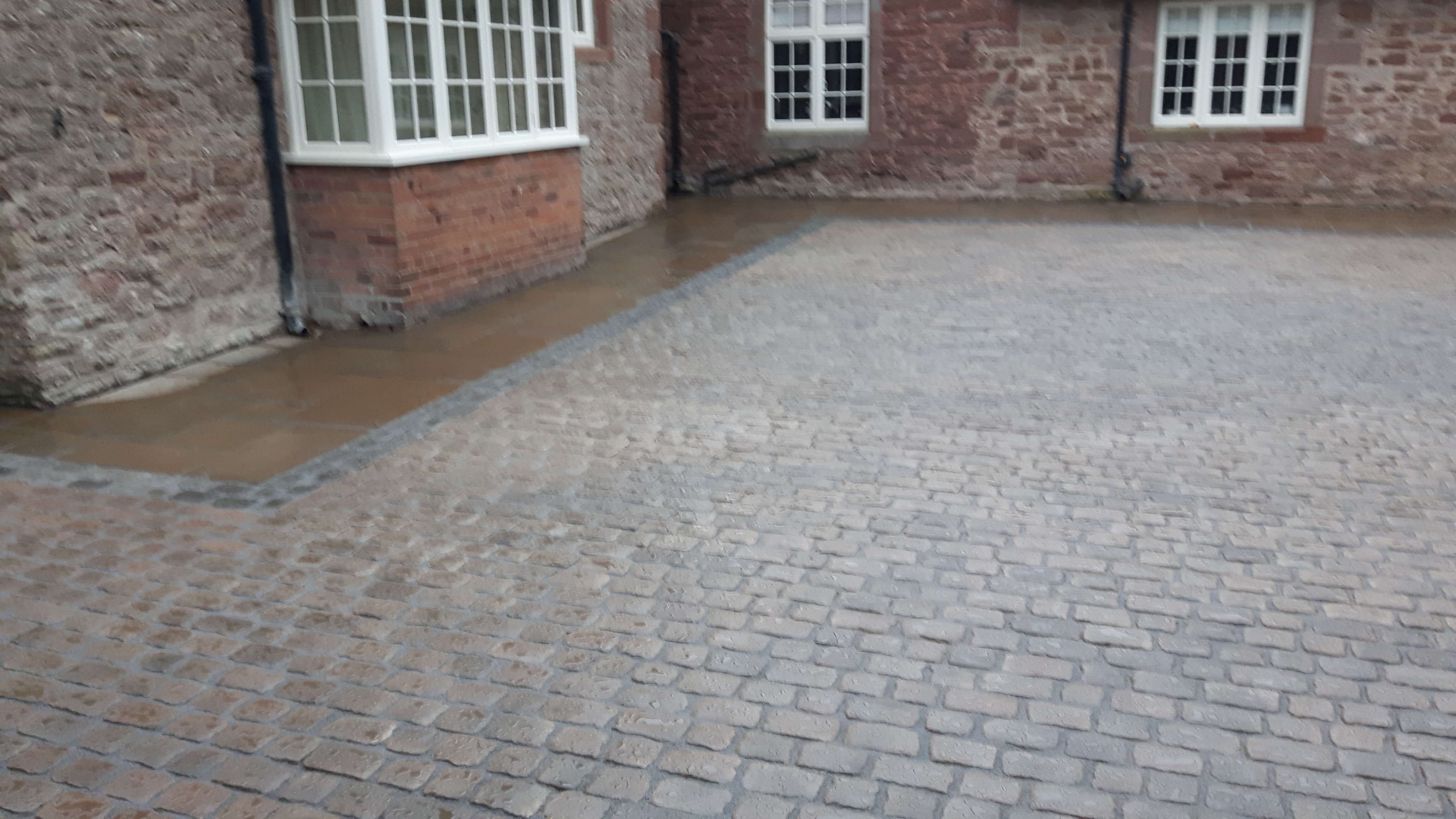 Cobblestone courtyard driveway